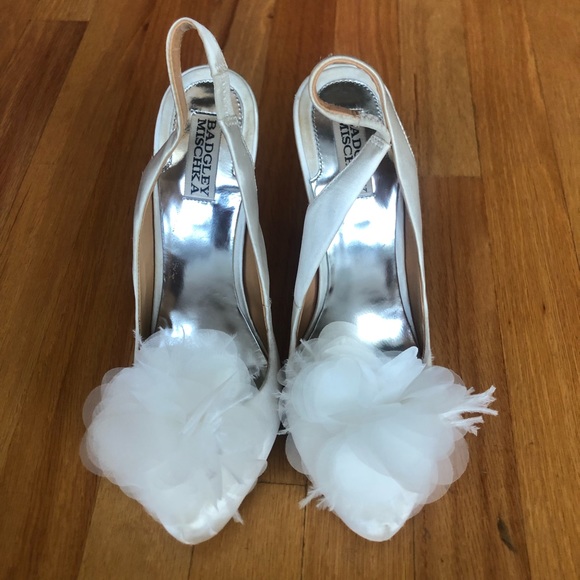 Badgley Mischka Shoes - Badgley Mischka Satin Shoes 😍